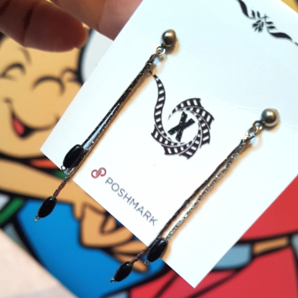 ⬇️ Silver & Black Dangling Drop Earrings